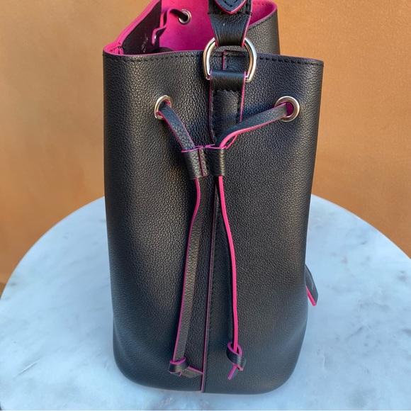 SOLD Louis Vuitton Lockme Calfskin Bucket Bag - Picture 5 of 16